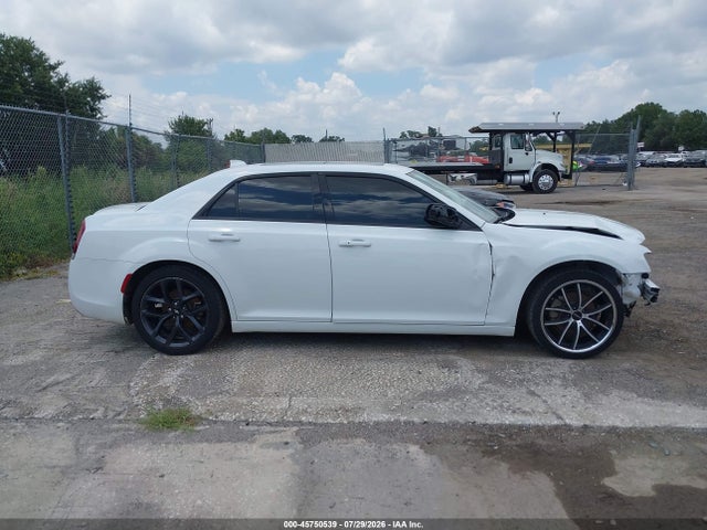 2022 Chrysler 300 S მანქანა იყიდება აუქციონზე, vin: 2C3CCABG7NH135231, აუქციონის ნომერი: 45750539