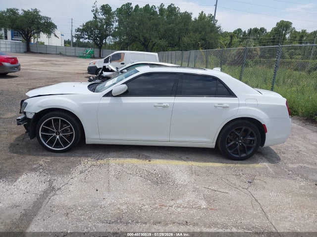 2022 Chrysler 300 S მანქანა იყიდება აუქციონზე, vin: 2C3CCABG7NH135231, აუქციონის ნომერი: 45750539