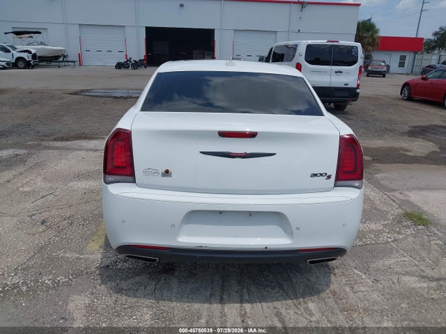 2022 Chrysler 300 S მანქანა იყიდება აუქციონზე, vin: 2C3CCABG7NH135231, აუქციონის ნომერი: 45750539