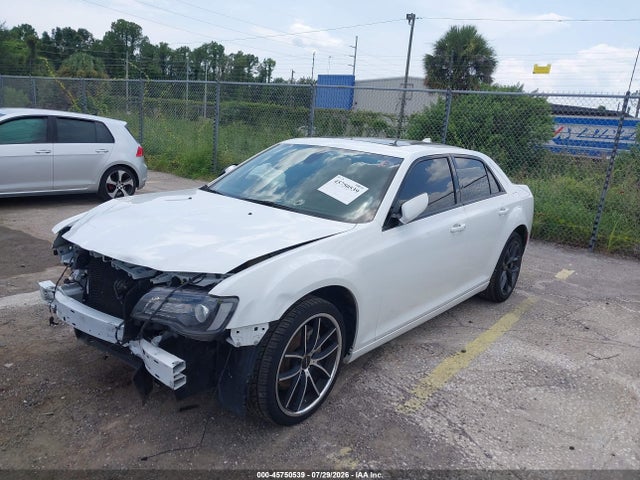 2022 Chrysler 300 S მანქანა იყიდება აუქციონზე, vin: 2C3CCABG7NH135231, აუქციონის ნომერი: 45750539