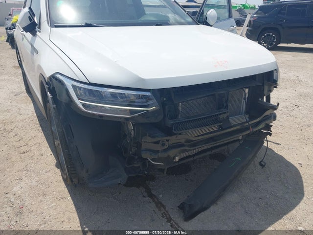 Продаж на аукціоні авто 2022 Volkswagen Tiguan 2.0t Se, vin: 3VV2B7AXXNM091582, номер лоту: 45750599