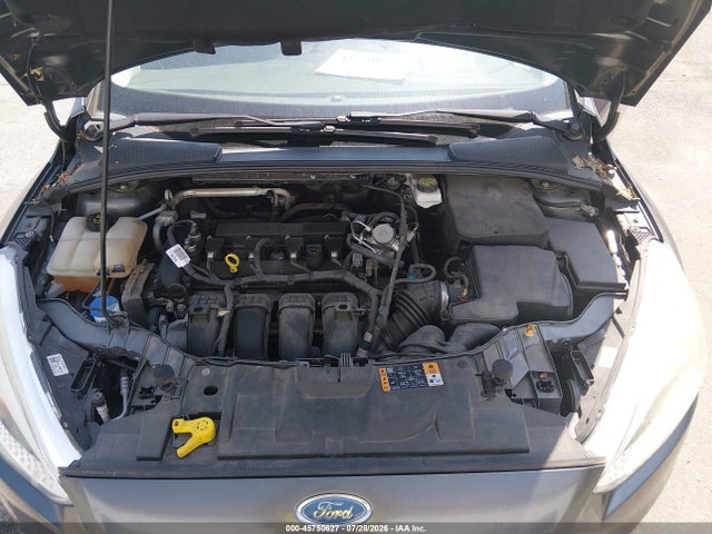 1FADP3F24JL327952 Ford FOCUS SE