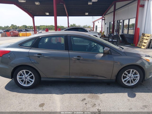 1FADP3F24JL327952 Ford FOCUS SE
