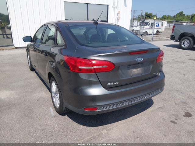 1FADP3F24JL327952 Ford FOCUS SE