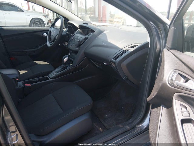 1FADP3F24JL327952 Ford FOCUS SE