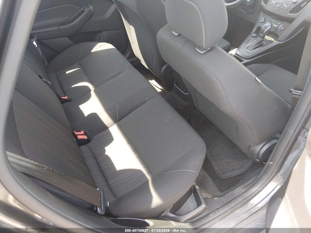 1FADP3F24JL327952 Ford FOCUS SE