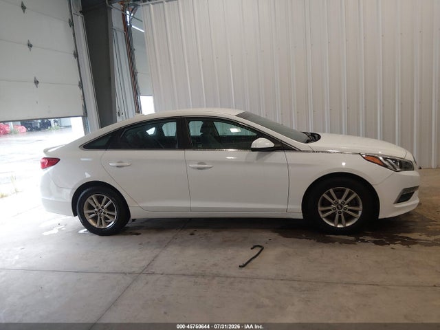 2015 Hyundai Sonata Se მანქანა იყიდება აუქციონზე, vin: 5NPE24AFXFH004417, აუქციონის ნომერი: 45750644