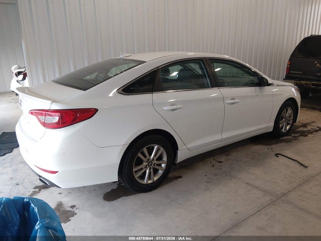 2015 Hyundai Sonata Se მანქანა იყიდება აუქციონზე, vin: 5NPE24AFXFH004417, აუქციონის ნომერი: 45750644