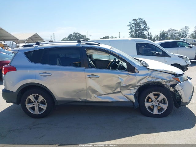 JTMWFREV5EJ009215 Toyota Rav4 Xle