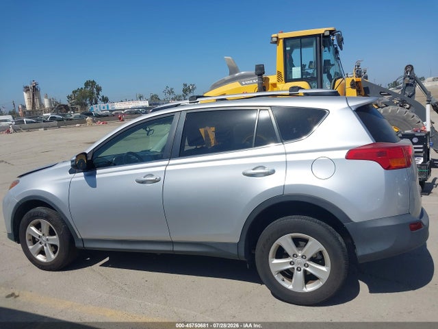 JTMWFREV5EJ009215 Toyota Rav4 Xle