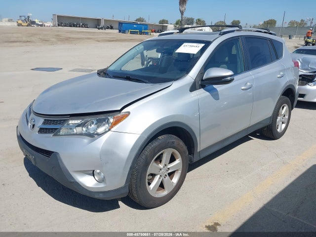 JTMWFREV5EJ009215 Toyota Rav4 Xle