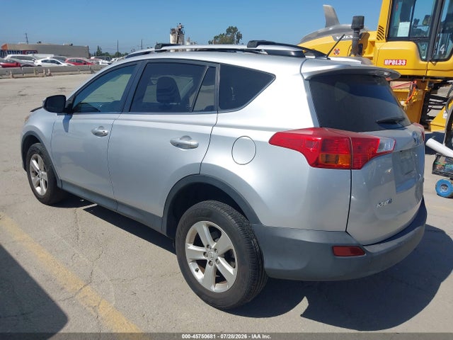 JTMWFREV5EJ009215 Toyota Rav4 Xle