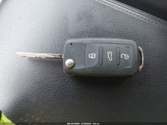 2013 Volkswagen Passat 2.5l Se მანქანა იყიდება აუქციონზე, vin: 1VWBP7A35DC082993, აუქციონის ნომერი: 45750850