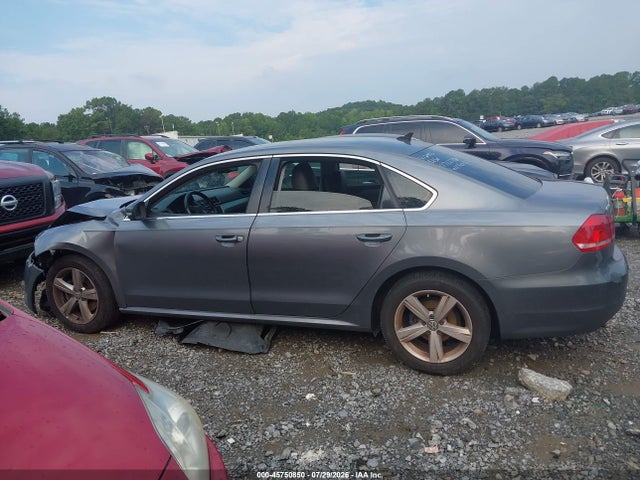 2013 Volkswagen Passat 2.5l Se მანქანა იყიდება აუქციონზე, vin: 1VWBP7A35DC082993, აუქციონის ნომერი: 45750850