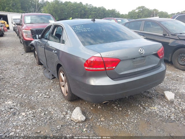 2013 Volkswagen Passat 2.5l Se მანქანა იყიდება აუქციონზე, vin: 1VWBP7A35DC082993, აუქციონის ნომერი: 45750850