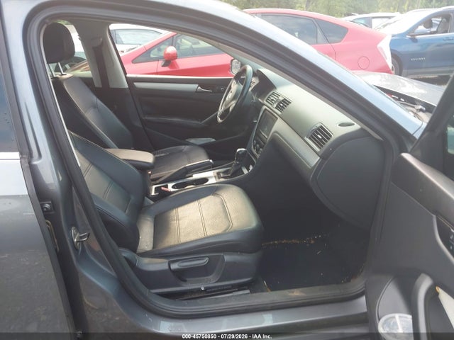 2013 Volkswagen Passat 2.5l Se მანქანა იყიდება აუქციონზე, vin: 1VWBP7A35DC082993, აუქციონის ნომერი: 45750850