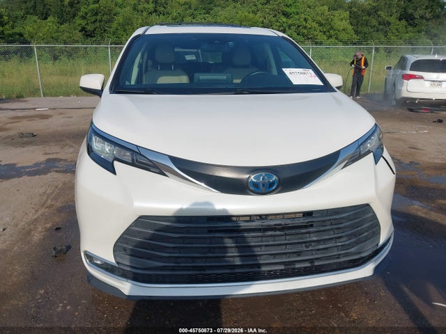 45750873 :رقم المزاد ، 5TDYRKEC6MS054302 vin ، 2021 Toyota Sienna Xle مزاد بيع