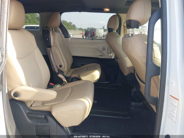 45750873 :رقم المزاد ، 5TDYRKEC6MS054302 vin ، 2021 Toyota Sienna Xle مزاد بيع