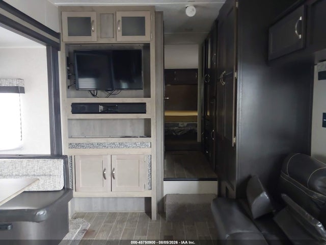 45750900 :رقم المزاد ، 4X4FPUB28KP077473 vin ، 2019 Palomino Puma Series M-255rks مزاد بيع