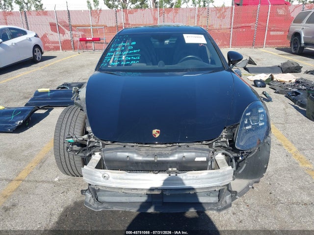 WP0AA2A75JL119588 Porsche PANAMERA 4