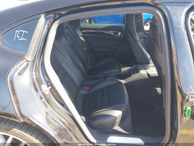 WP0AA2A75JL119588 Porsche PANAMERA 4