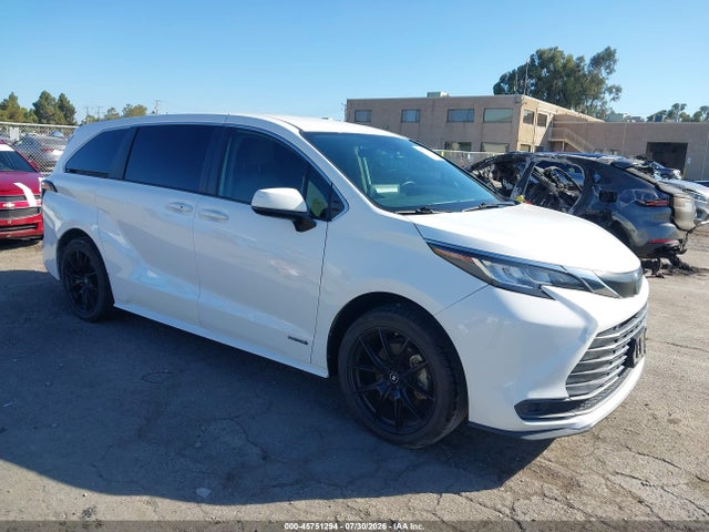 Продажа на аукционе авто 2021 Toyota Sienna Le, vin: 5TDKRKEC8MS016690, номер лота: 45751294