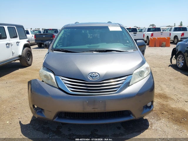 5TDYZ3DC4HS875542 Toyota Sienna Xle 8 Passenger