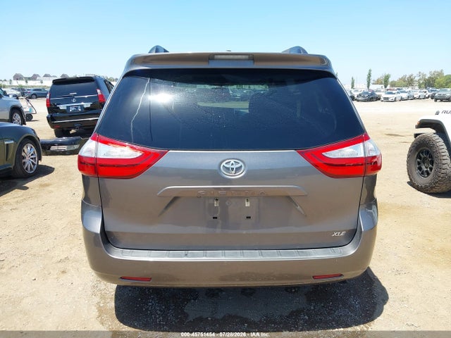 5TDYZ3DC4HS875542 Toyota Sienna Xle 8 Passenger