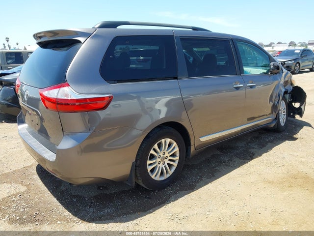 5TDYZ3DC4HS875542 Toyota Sienna Xle 8 Passenger