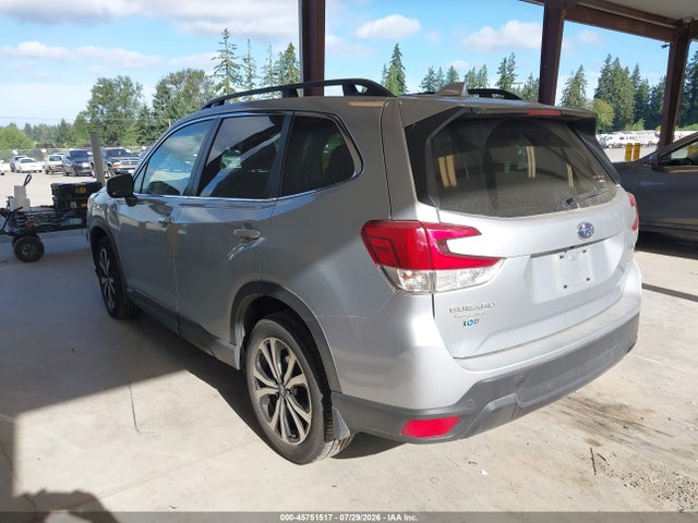 Subaru Forester Limited 2023 JF2SKAPC9PH532031 Image 3
