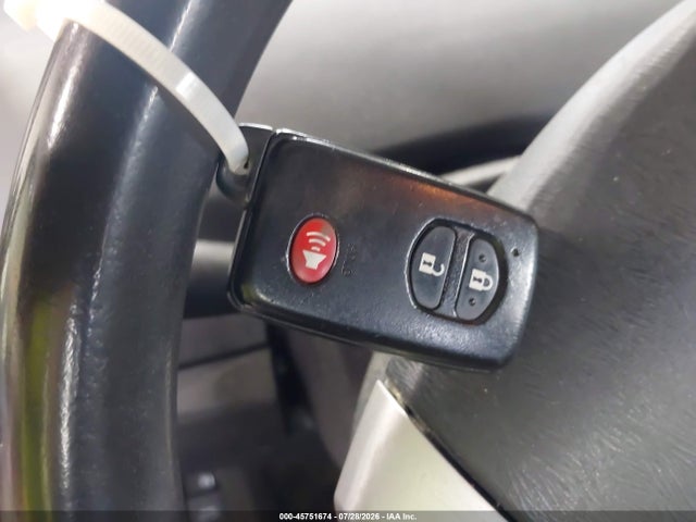 Продажа на аукционе авто 2014 Toyota Prius Three, vin: JTDKN3DU4E0380802, номер лота: 45751674