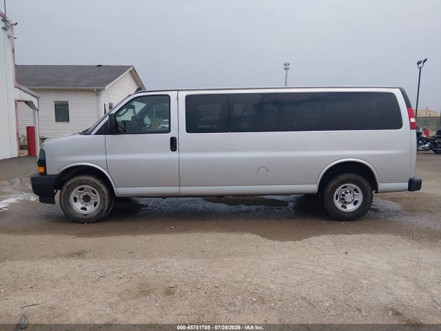 45751705 :رقم المزاد ، 1GAZGNFP8M1154405 vin ، 2021 Chevrolet Express Passenger Rwd 3500 Extended Wheelbase Ls مزاد بيع