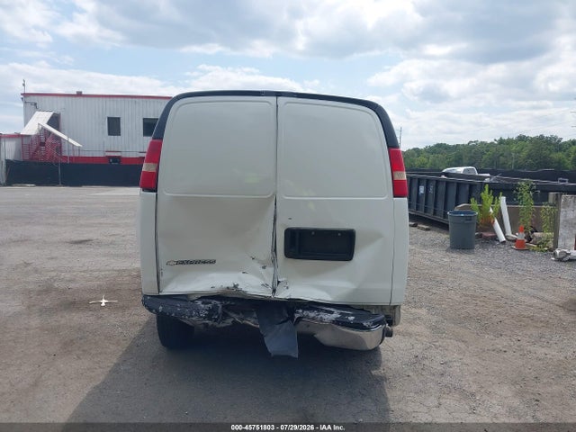 45751803 :رقم المزاد ، 1GCGG25V351266351 vin ، 2005 Chevrolet Express مزاد بيع