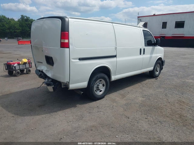 45751803 :رقم المزاد ، 1GCGG25V351266351 vin ، 2005 Chevrolet Express مزاد بيع