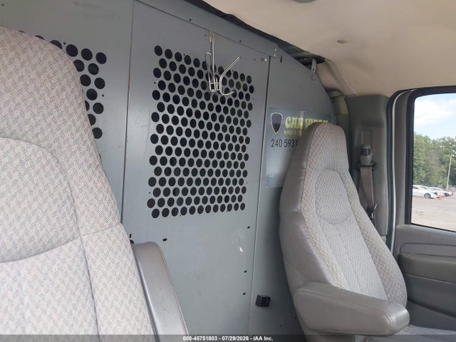 45751803 :رقم المزاد ، 1GCGG25V351266351 vin ، 2005 Chevrolet Express مزاد بيع