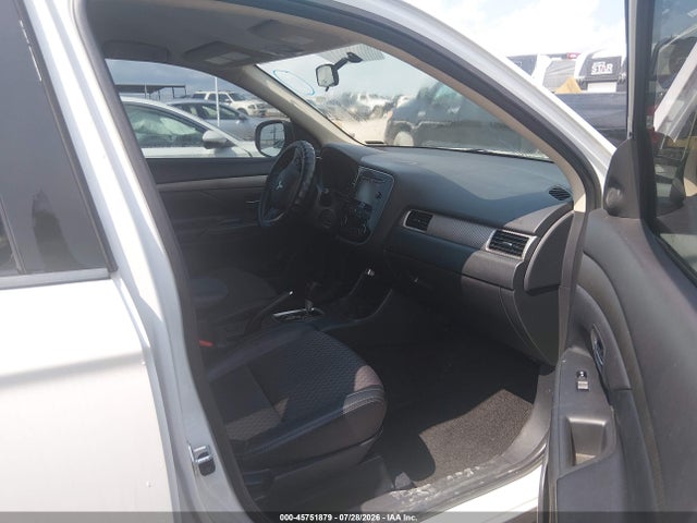Продажа на аукционе авто 2015 Mitsubishi Outlander Se, vin: JA4AZ3A39FZ005880, номер лота: 45751879