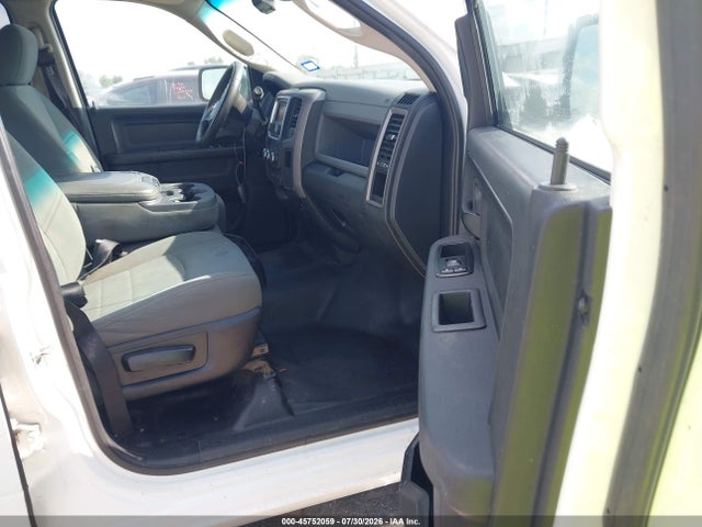 45752059 :رقم المزاد ، 3C6TR4HT2EG257065 vin ، 2014 Ram 2500 Tradesman مزاد بيع