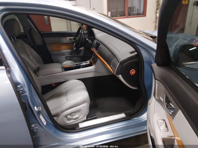 45752069 :رقم المزاد ، SAJWA05B49HR01759 vin ، 2009 Jaguar Xf Luxury مزاد بيع