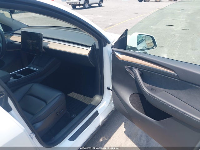 2022 Tesla Model Y Performance Dual Motor All-wheel Drive მანქანა იყიდება აუქციონზე, vin: 7SAYGDEF5NF537090, აუქციონის ნომერი: 45752177