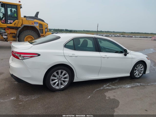 Toyota CAMRY LE 2018 4T1B11HK2JU603474 Image 14