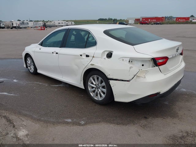 Toyota CAMRY LE 2018 4T1B11HK2JU603474 Image 3