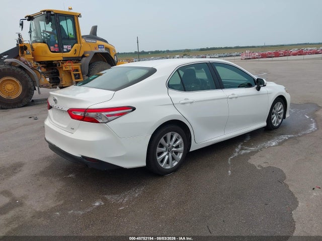 Toyota CAMRY LE 2018 4T1B11HK2JU603474 Image 4