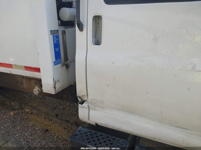 45752249 :رقم المزاد ، 1GDJ6C1G26F402152 vin ، 2006 Gmc Tc6500 مزاد بيع