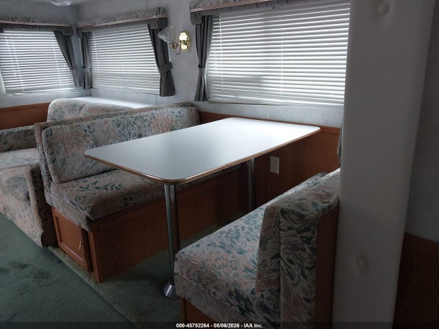 1998 Keystone Sprinter 265rl მანქანა იყიდება აუქციონზე, vin: 4YDT26528W1004592, აუქციონის ნომერი: 45752264
