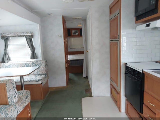 1998 Keystone Sprinter 265rl მანქანა იყიდება აუქციონზე, vin: 4YDT26528W1004592, აუქციონის ნომერი: 45752264