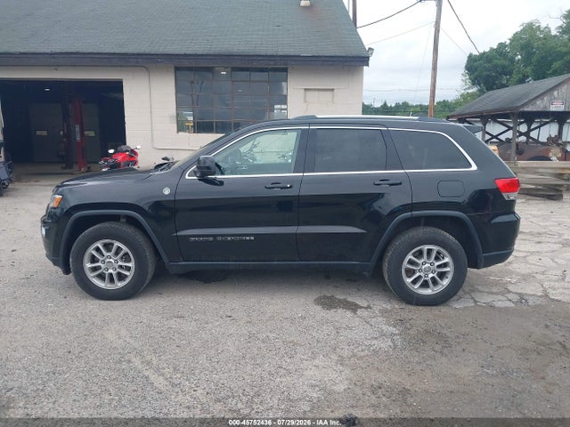 1C4RJFAG9JC405244 Jeep Grand Cherokee Laredo E 4x4