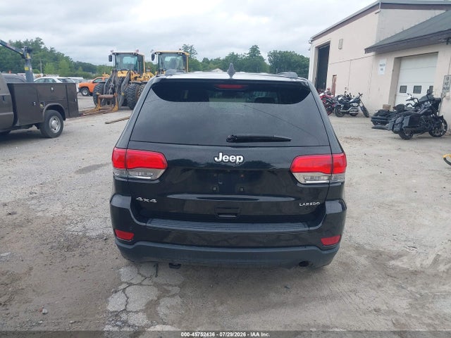 1C4RJFAG9JC405244 Jeep Grand Cherokee Laredo E 4x4