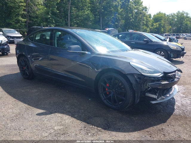 45752562 :رقم المزاد ، 5YJ3E1EB9JF073143 vin ، 2018 Tesla Model 3 Long Range/performance مزاد بيع