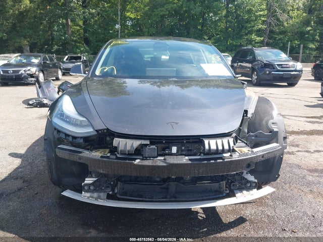 45752562 :رقم المزاد ، 5YJ3E1EB9JF073143 vin ، 2018 Tesla Model 3 Long Range/performance مزاد بيع