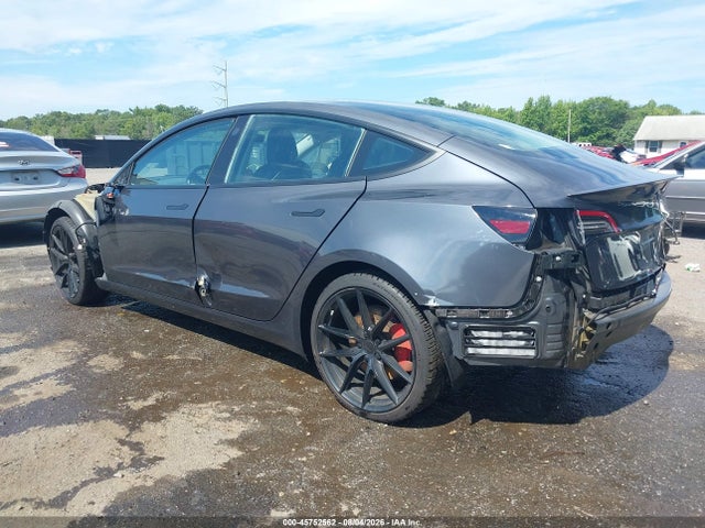 45752562 :رقم المزاد ، 5YJ3E1EB9JF073143 vin ، 2018 Tesla Model 3 Long Range/performance مزاد بيع